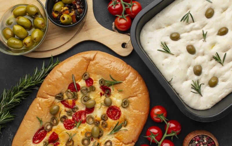 Foccacia inratable aux olives et tomates