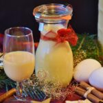 Ce cocktail incontournable de noël Lait de Poule au Rhum