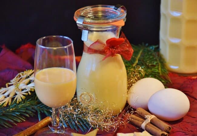 Ce cocktail incontournable de noël : Lait de Poule au Rhum