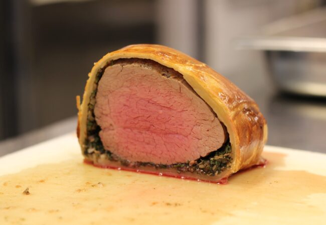 Oubliez la traditionnelle dinde de Noël, optez pour un bœuf Wellington tendre et savoureux