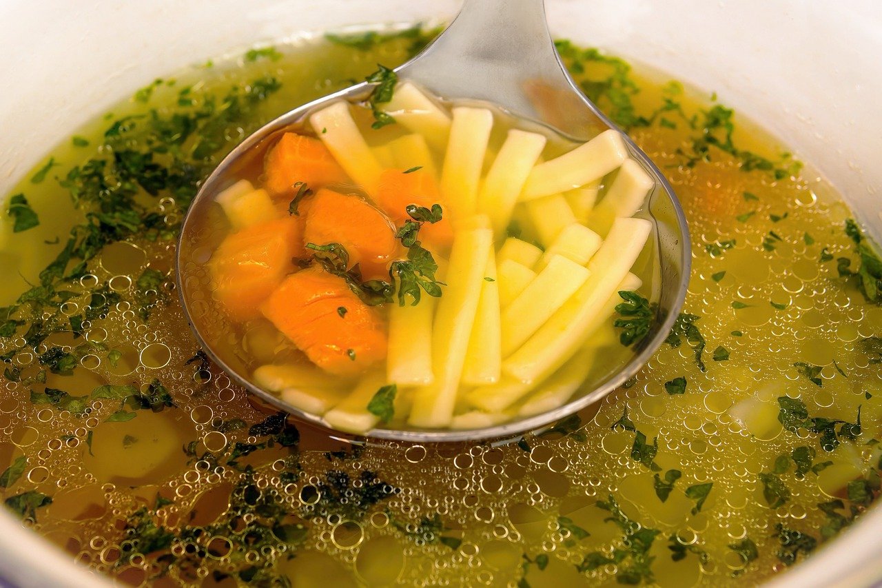 Découvrez la Soupe Brûle-Graisses au Chou : L’Astuce Détox Irrésistible