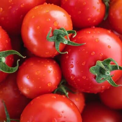 Astuce de grand-mère : Comment peler les tomates facilement sans les abîmer ?