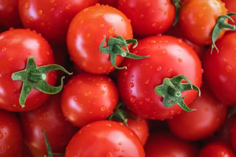 astuce de grand mère comment peler les tomates facilement sans les abîmer