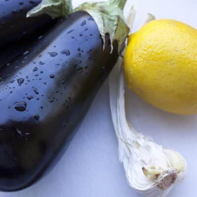 Peut-on manger des aubergines crues ? Est-ce vraiment toxique ?
