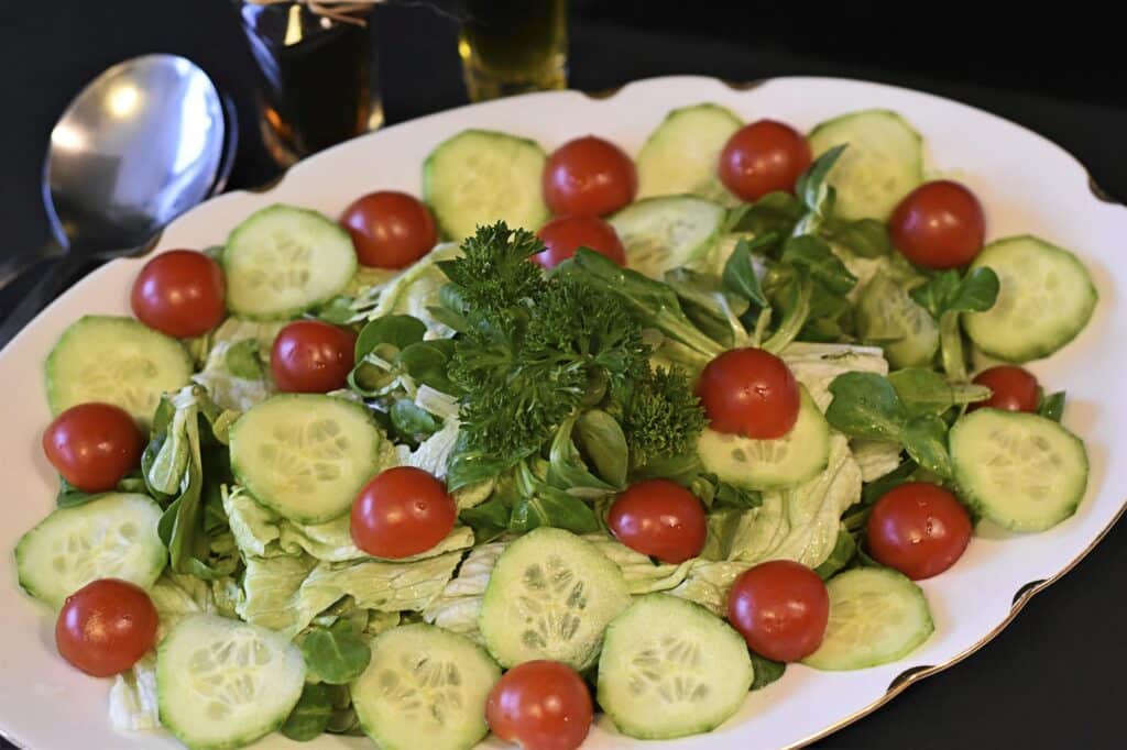 Salade de concombre tomates à la vinaigrette