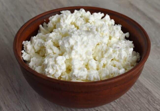 Comment faire du cottage cheese maison ? La recette facile et riche en protéines