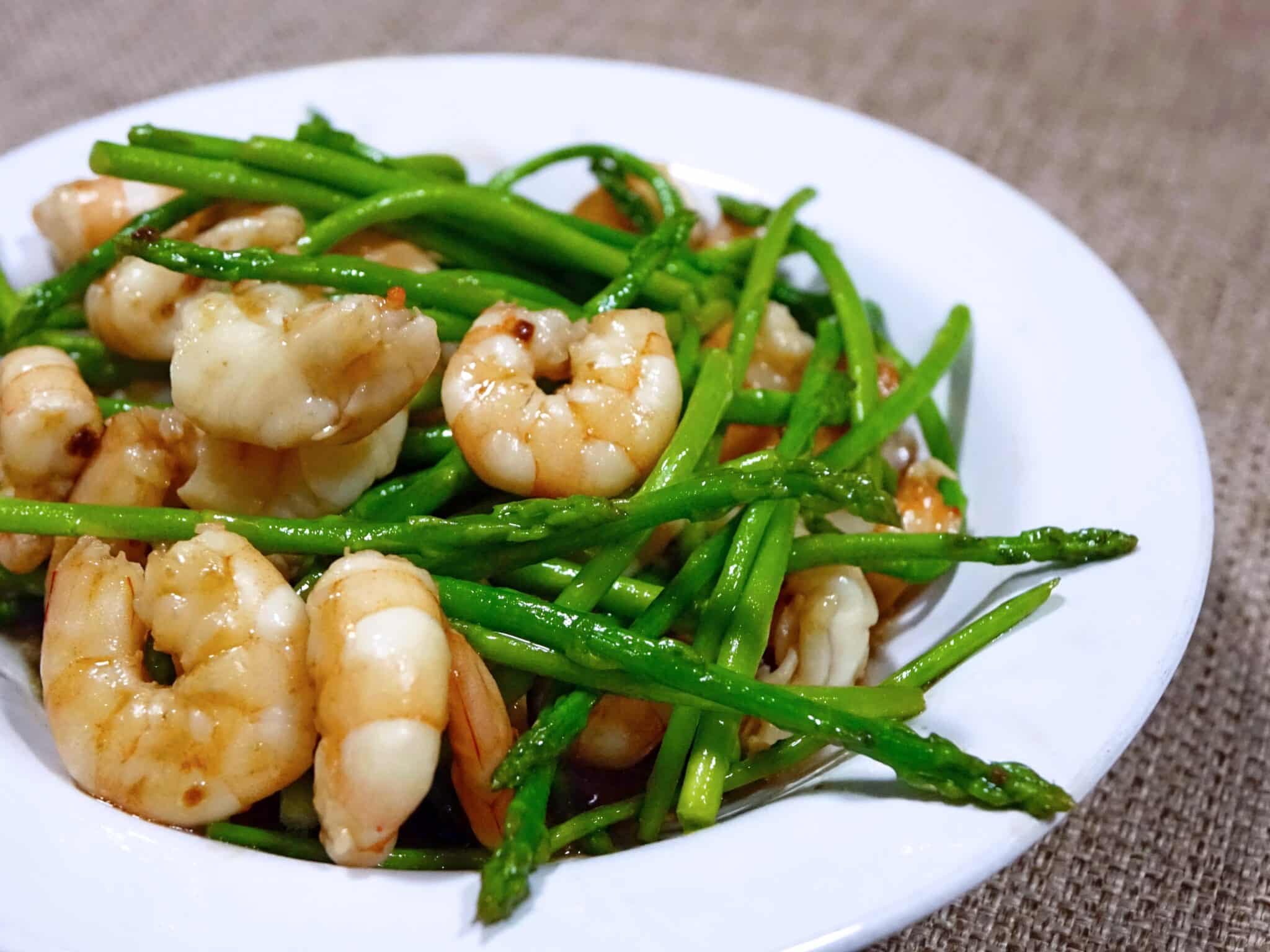 Recette mini asperges vertes à la poêle - Recettes Mag