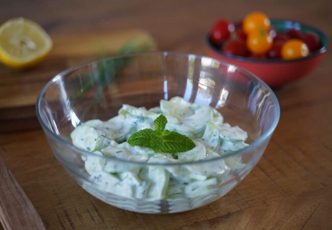 Comment faire des concombres à la crème : recette facile des salades de crudités